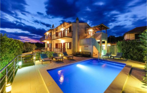 Nice home in Marina with Outdoor swimming pool, WiFi and 6 Bedrooms